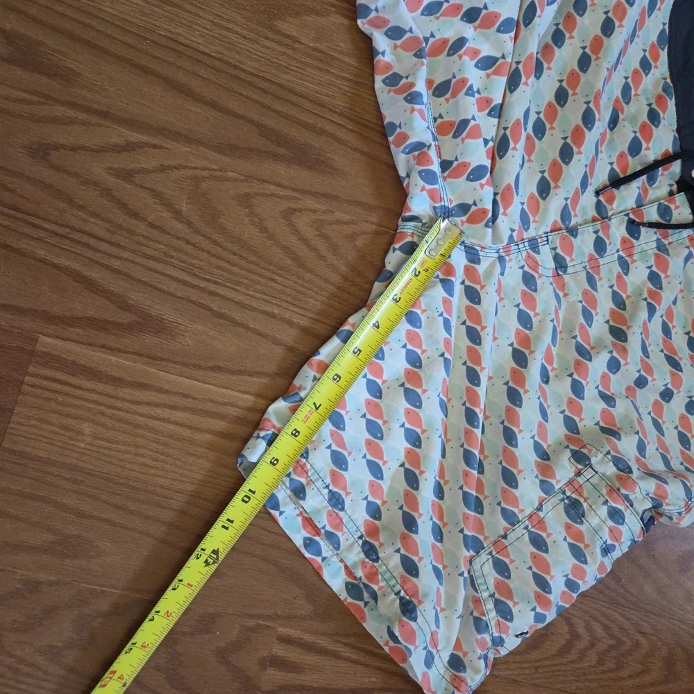 J. Crew Men's BroadShorts - Peach and Blue Fish Print‎ Size 32